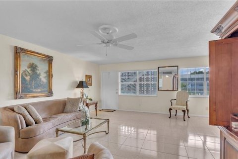 Condo in Fort Lauderdale, Florida, 2 bedrooms  № 1016227 - photo 19