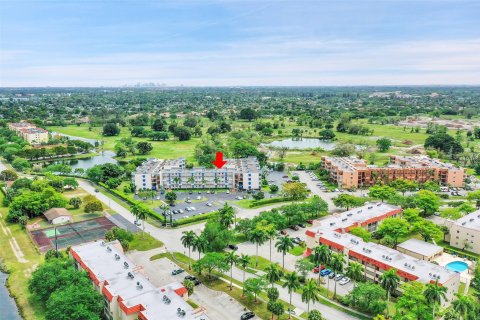 Condo in Sunrise, Florida, 1 bedroom  № 1098839 - photo 1