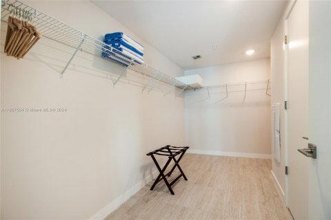 Condominio en venta en Miami, Florida, 1 dormitorio, 74.41 m2 № 1358819 - foto 12