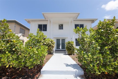 Купить коммерческую недвижимость в Майами-Бич, Флорида 344.2м2, № 1127424 - фото 1