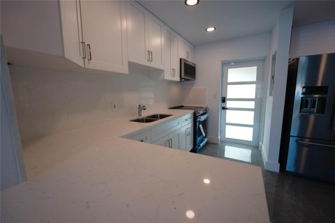 House in Fort Lauderdale, Florida 2 bedrooms, 76.27 sq.m. № 1127674 - photo 24