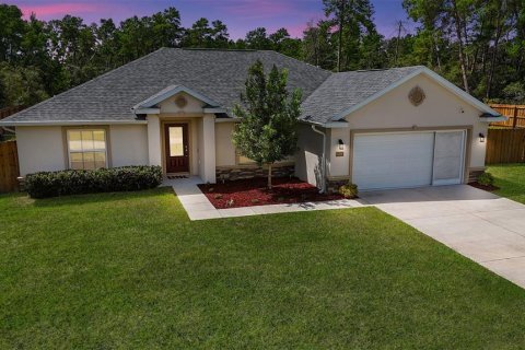 House in Ocala, Florida 4 bedrooms, 190.73 sq.m. № 1346635 - photo 1