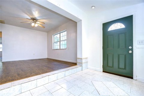 House in Saint Petersburg, Florida 3 bedrooms, 94.67 sq.m. № 1346682 - photo 2