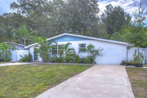 House in Saint Petersburg, Florida 3 bedrooms, 94.67 sq.m. № 1346682 - photo 1