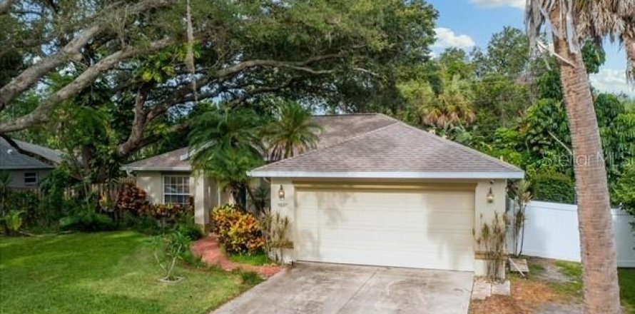 House in Sarasota, Florida 3 bedrooms, 144.65 sq.m. № 1346683