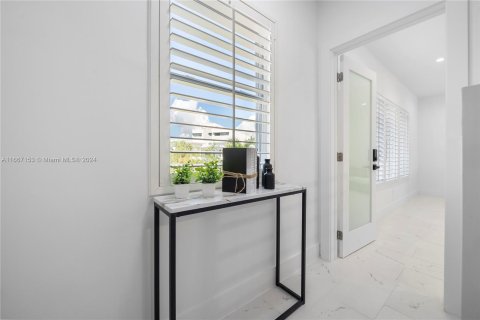 Propiedad comercial en venta en Miami Beach, Florida, 510.96 m2 № 1384164 - foto 17