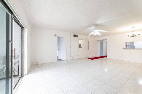 Copropriété à vendre à Lauderdale Lakes, Floride: 2 chambres, 107.3 m2 № 890521 - photo 13