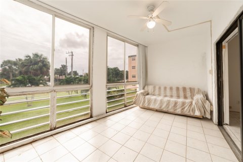 Copropriété à vendre à Lauderdale Lakes, Floride: 2 chambres, 107.3 m2 № 890521 - photo 11