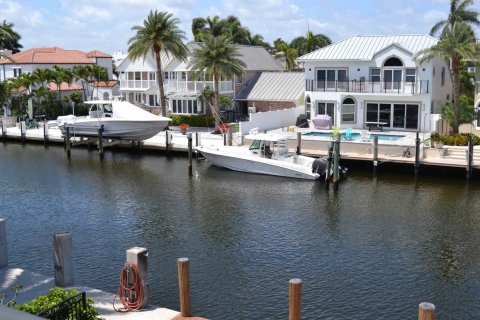 Villa ou maison à vendre à Fort Lauderdale, Floride: 4 chambres, 405.7 m2 № 941034 - photo 1