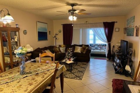 Купить кондоминиум в Маргит, Флорида 2 спальни, 91.97м2, № 941085 - фото 17
