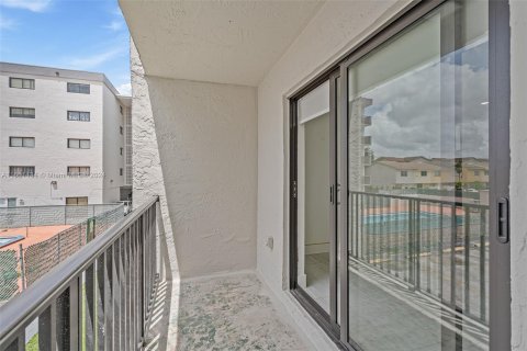 Copropriété à vendre à Hialeah, Floride: 2 chambres, 104.05 m2 № 1333710 - photo 23