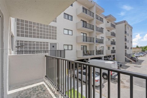 Condominio en venta en Hialeah, Florida, 2 dormitorios, 104.05 m2 № 1333710 - foto 24