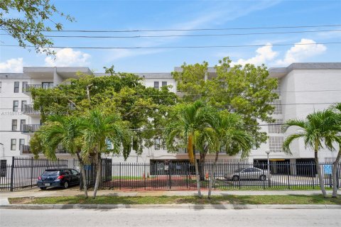 Copropriété à vendre à Hialeah, Floride: 2 chambres, 104.05 m2 № 1333710 - photo 2