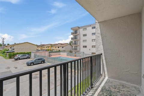 Condominio en venta en Hialeah, Florida, 2 dormitorios, 104.05 m2 № 1333710 - foto 25