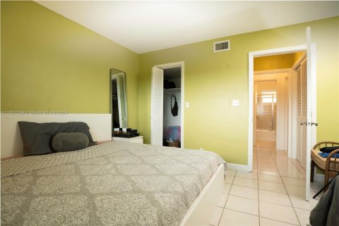 Condo in Lauderhill, Florida, 1 bedroom  № 1333711 - photo 3