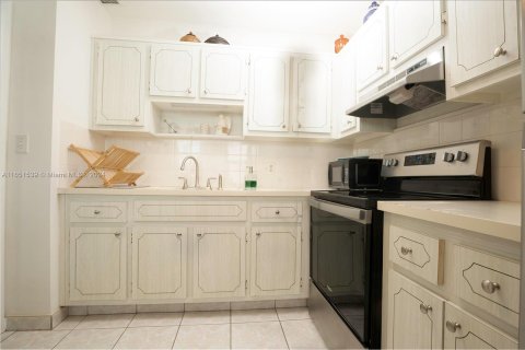 Condominio en venta en Lauderhill, Florida, 1 dormitorio, 67.82 m2 № 1333711 - foto 11