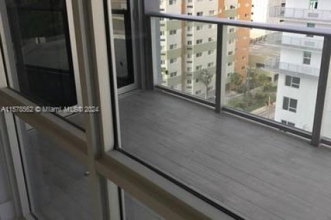 Condominio en venta en Miami, Florida, 3 dormitorios, 118.26 m2 № 1155148 - foto 24