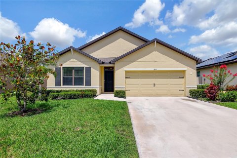 House in Port St. Lucie, Florida 4 bedrooms, 169.73 sq.m. № 1374305 - photo 2