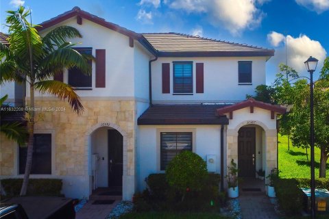 Villa ou maison à vendre à Hialeah, Floride: 3 chambres, 123.75 m2 № 1293218 - photo 1