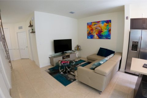 Casa en venta en Hialeah, Florida, 3 dormitorios, 123.75 m2 № 1293218 - foto 4