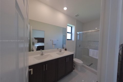 Casa en venta en Hialeah, Florida, 3 dormitorios, 123.75 m2 № 1293218 - foto 19