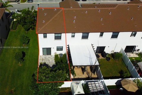 Casa en venta en Hialeah, Florida, 3 dormitorios, 123.75 m2 № 1293218 - foto 26