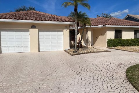 Villa ou maison à vendre à Coral Springs, Floride: 5 chambres, 200.85 m2 № 496450 - photo 1