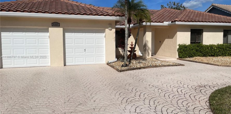 House in Coral Springs, Florida 5 bedrooms, 200.85 sq.m. № 496450