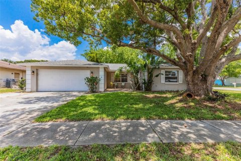 House in Melbourne, Florida 3 bedrooms, 148.92 sq.m. № 1340861 - photo 1