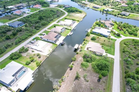 Terreno en venta en Port Charlotte, Florida № 920110 - foto 2