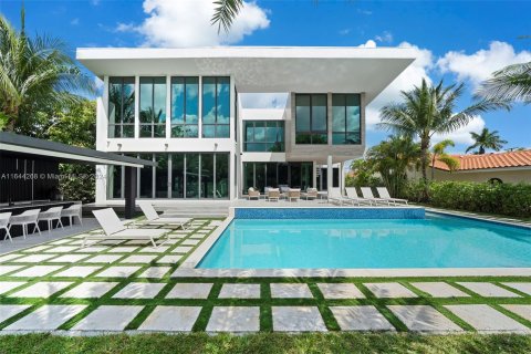 Casa en venta en Hallandale Beach, Florida, 7 dormitorios, 516.54 m2 № 1327423 - foto 2