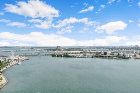 Condominio en venta en Miami, Florida, 1 dormitorio, 78.6 m2 № 1406200 - foto 3