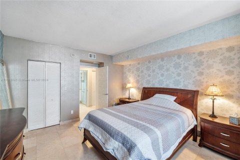 Condo in Miami, Florida, 1 bedroom  № 1406200 - photo 13