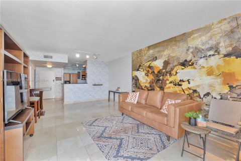 Condo in Miami, Florida, 1 bedroom  № 1406200 - photo 7