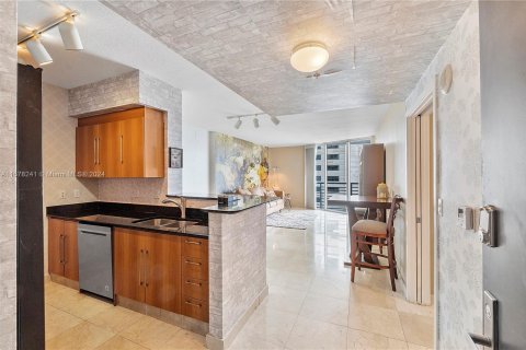 Condominio en venta en Miami, Florida, 1 dormitorio, 78.6 m2 № 1406200 - foto 8