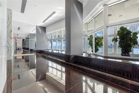 Condo in Miami, Florida, 1 bedroom  № 1406200 - photo 17