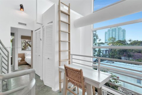 Condo in Miami Beach, Florida, 4 bedrooms  № 1406199 - photo 15