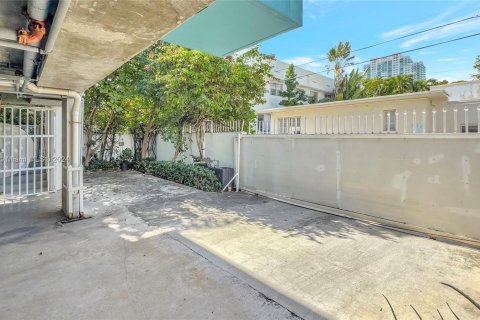 Condo in Miami Beach, Florida, 4 bedrooms  № 1406199 - photo 29