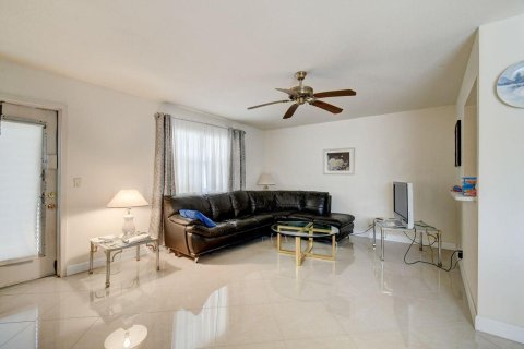 Condominio en venta en Delray Beach, Florida, 1 dormitorio, 66.89 m2 № 932501 - foto 2