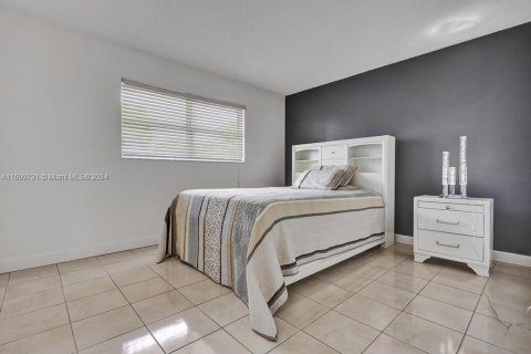 Condo in Dania Beach, Florida, 2 bedrooms  № 1232089 - photo 14