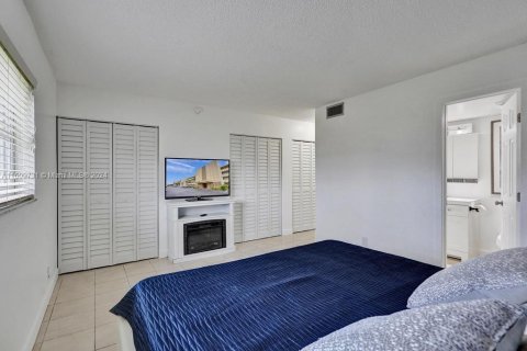 Condo in Dania Beach, Florida, 2 bedrooms  № 1232089 - photo 11