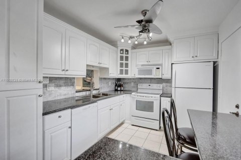 Condominio en venta en Dania Beach, Florida, 2 dormitorios, 106.28 m2 № 1232089 - foto 18
