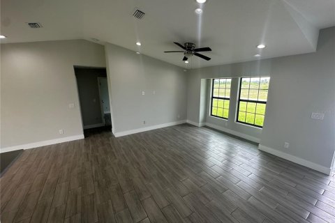 Casa en venta en Cape Coral, Florida, 3 dormitorios, 111.48 m2 № 557616 - foto 3
