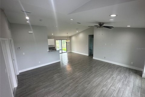Casa en venta en Cape Coral, Florida, 3 dormitorios, 111.48 m2 № 557616 - foto 2