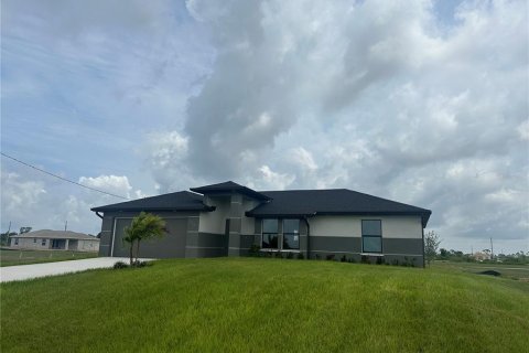 Villa ou maison à vendre à Cape Coral, Floride: 3 chambres, 111.48 m2 № 557616 - photo 1