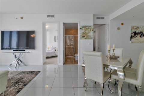 Condo in Sunny Isles Beach, Florida, 2 bedrooms  № 1328846 - photo 23