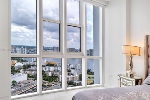 Condo in Sunny Isles Beach, Florida, 2 bedrooms  № 1328846 - photo 27