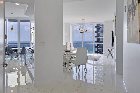 Condo in Sunny Isles Beach, Florida, 2 bedrooms  № 1328846 - photo 10