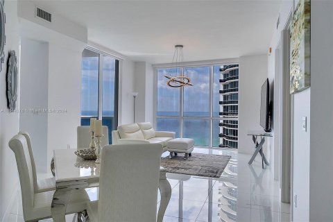 Condo in Sunny Isles Beach, Florida, 2 bedrooms  № 1328846 - photo 8