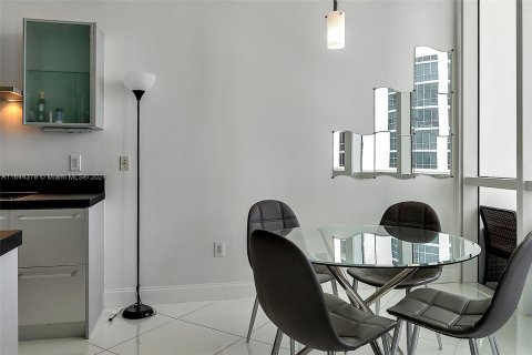 Condo in Sunny Isles Beach, Florida, 2 bedrooms  № 1328846 - photo 18